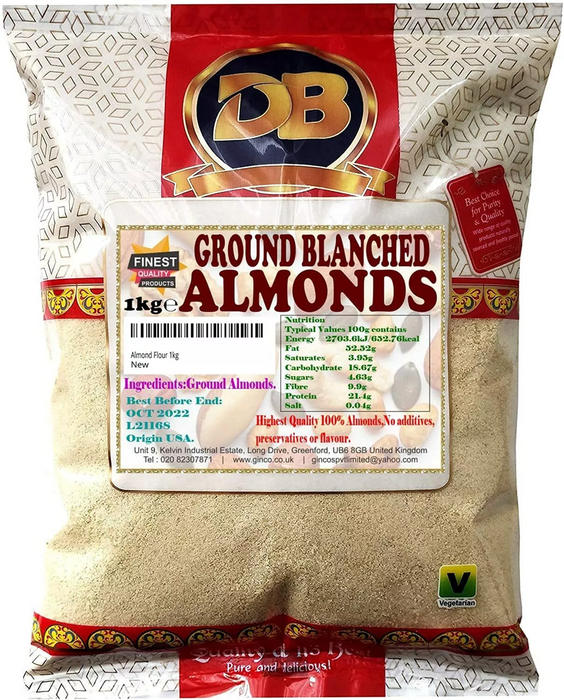 Close-up of a 1 kg package of almond flour (ground almonds) showing fine pale-beige powder and the product label, ideal for baking and cooking.