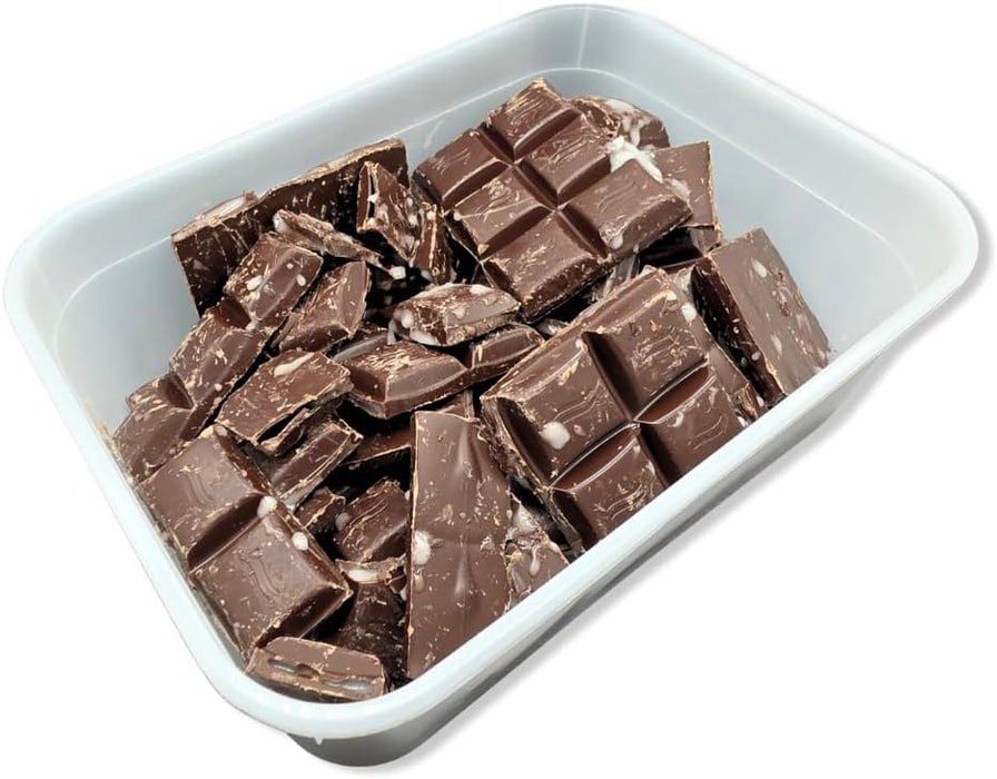 1kg tub of broken chocolate mint pieces — irregular chocolate shards and mint-filled chunks in a plastic tub, ideal for baking and confectionery.